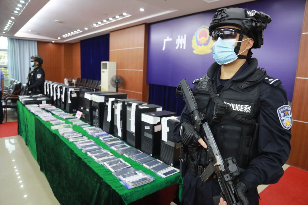 重拳出击打击网络黑手,重拳出击严打网络违法经营