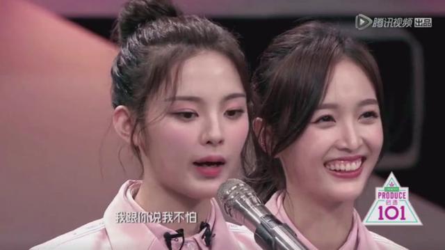 杨超越怼人上瘾！闻袜子遭嫌邋遢，怒回仙女脚不臭，比某人嘴干净