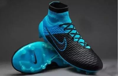 怎么挑选足球鞋的视频讲解,挑选足球鞋场地