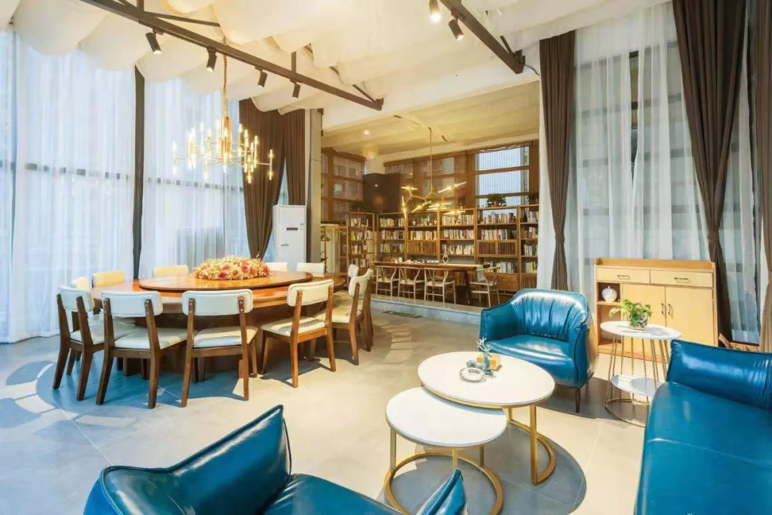 一月售馨“史上最大”五粮液，这家公司为何又推“精品酒店展”？