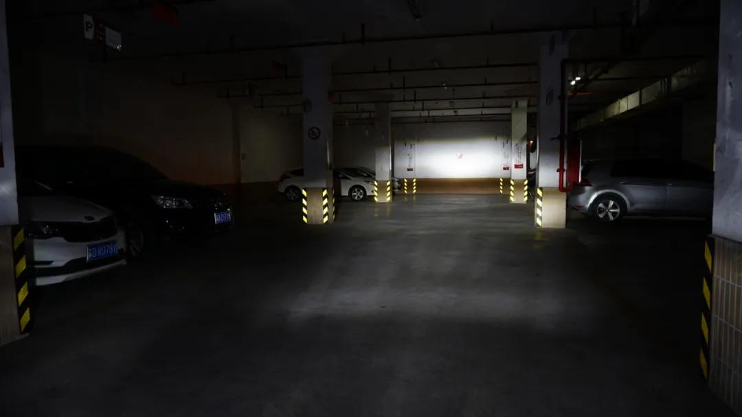 黑科技的电摩MIKUSuper：汽车级锂电双芯双动力指纹解锁