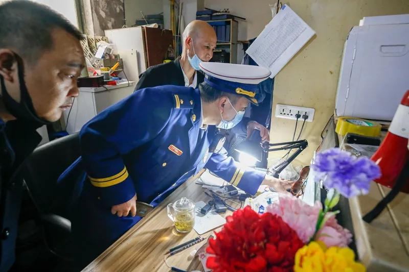 消防大队开展学校消防安全大排查,公安局到我校开展消防安全大检查