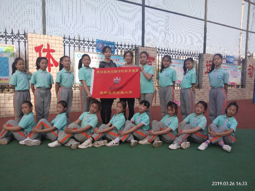 伏羲路小学课间操足球操,文军希望小学大课间足球操