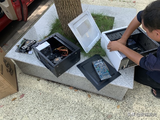 回收旧电脑暴利,小区居民卖电