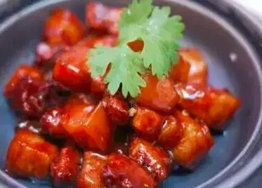 夜啤酒比较有特点的菜品,啤酒系列的菜品有哪些特点