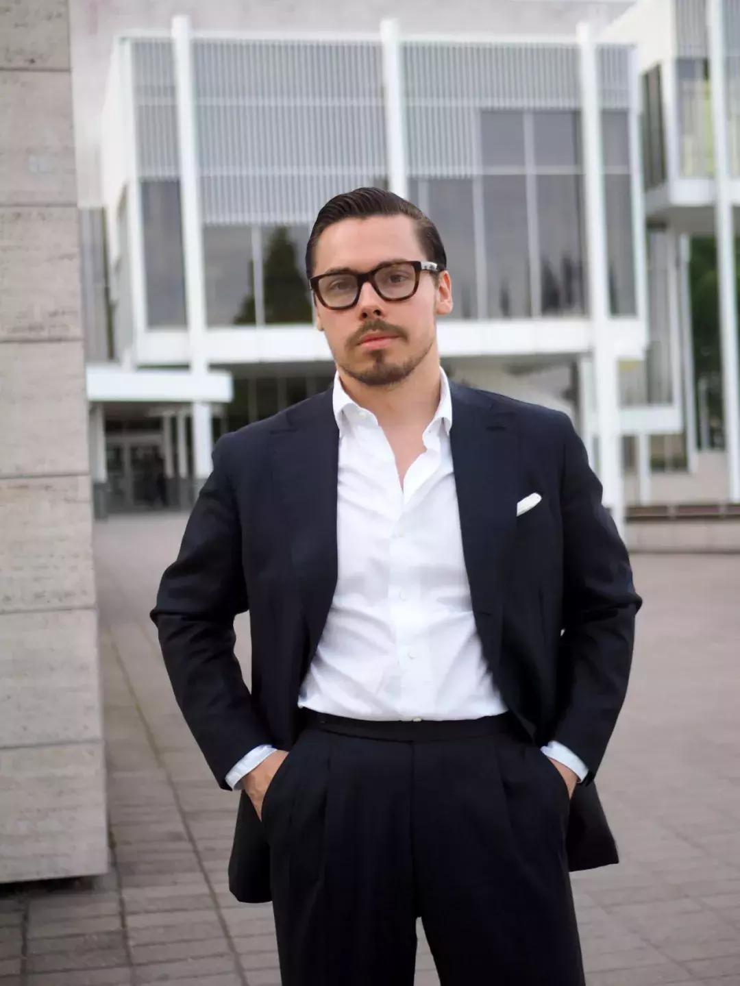 怎么挑一件合身的西装外套,西装外套怎么算合身