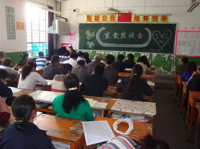 宝爸发错信息,宝爸发错消息家长群炸锅