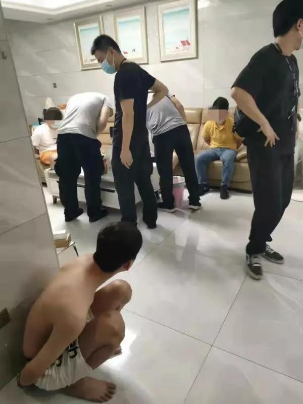 你买的大牌都是真的吗,售卖假货涉案8万元会被判处多久