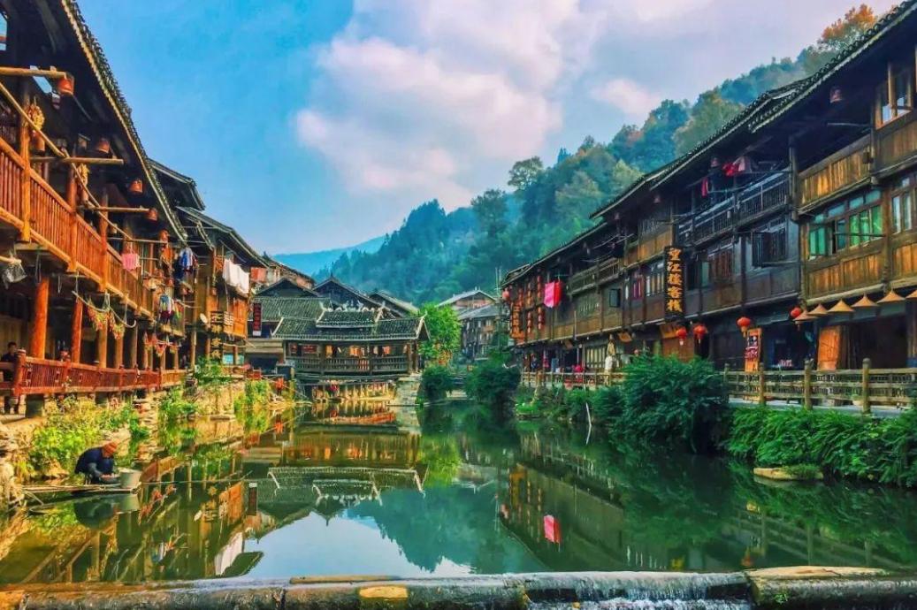 瀑布大小七孔西江千户苗寨,千户苗寨和小七孔和黄果树瀑布