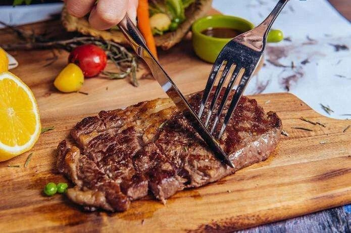 窝在家想着麻辣烫、酸菜鱼、小龙虾？不如看点美食电影解解馋吧