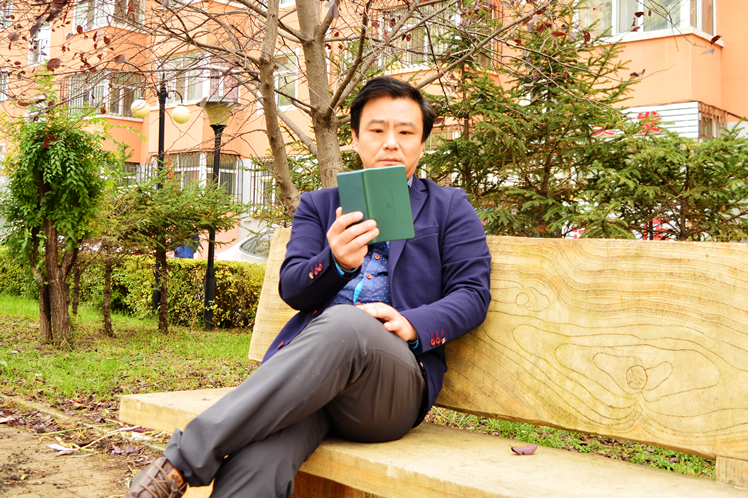 消除蓝光和频闪，墨案MIX7阅读器体验，堪称随身图书馆