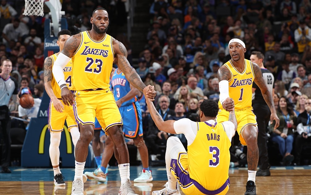 湖人vs太阳赛后詹姆斯拥抱沃格尔,沃格尔谈詹姆斯湖人夺冠