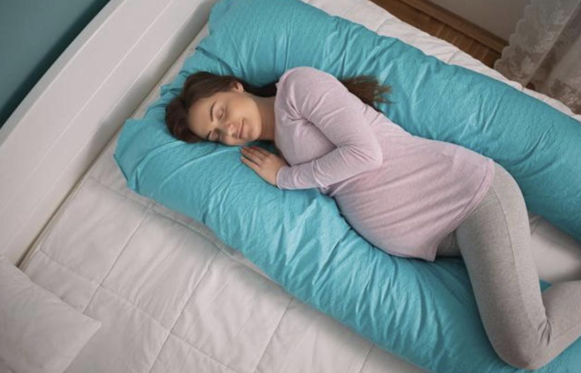 孕期睡姿会影响到胎儿发育？孕晚期的两种正确睡姿，准妈妈别大意