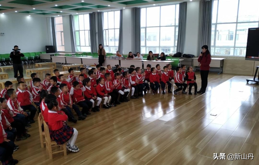 山丹县博物馆开展“迎新春庆元旦、博古通今贺新年、巧手丹心制贺卡”主题社教活动