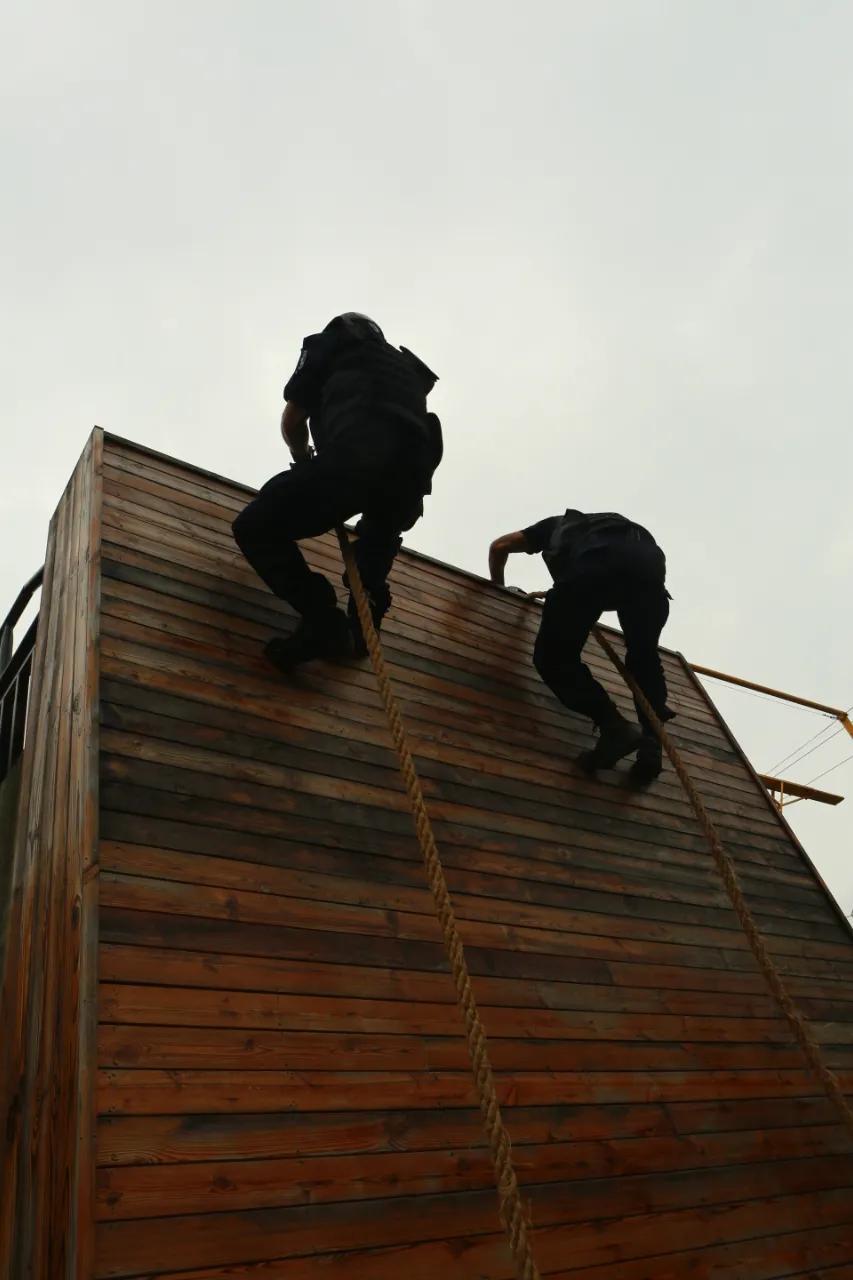 特警全面开展全警实战大练兵,燃到爆直击重庆特警实战大练兵