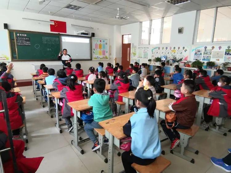 阳光小学的体育活动,阳光体育活动小学方案