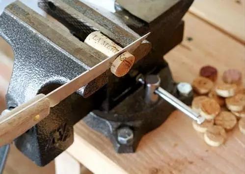 原来红酒塞才是一瓶酒中最值钱的，别再扔了