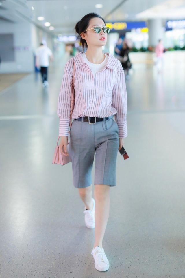 热裤放进衣柜吧！今夏流行的是五分裤，显瘦又时髦，明星也爱穿