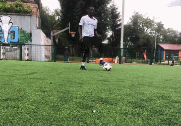 十大足球技巧过人动作,30秒掌握10种足球基本功