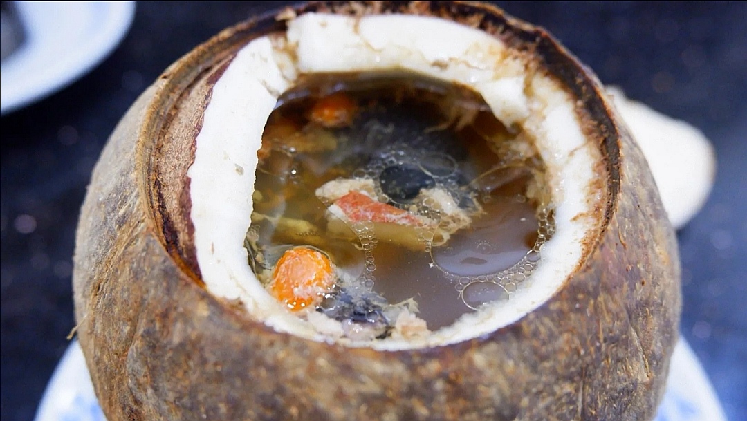 文明路这家近四十载的炖品老店，有几好味几乎每日老广都排长龙？