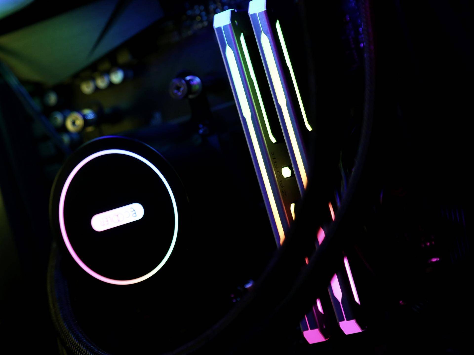 为刚踏入社会的小兄弟，配了一台高颜值散热好的FLUX平台主机