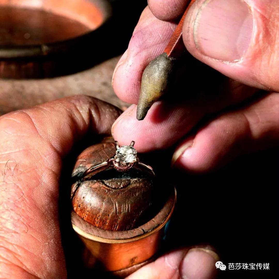 准新娘们别发愁啦！芭珠姐教你用最合适的钻石见证最难忘的婚礼