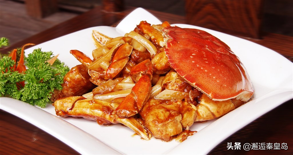 如何分辨螃蟹的公母以及如何挑选,生出来没多久的螃蟹怎么分公母