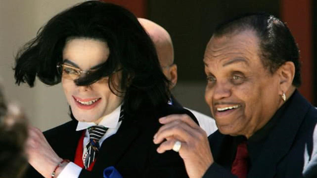 迈克尔杰克逊为什么戴白手套,迈克尔杰克逊为啥被称为流行之王