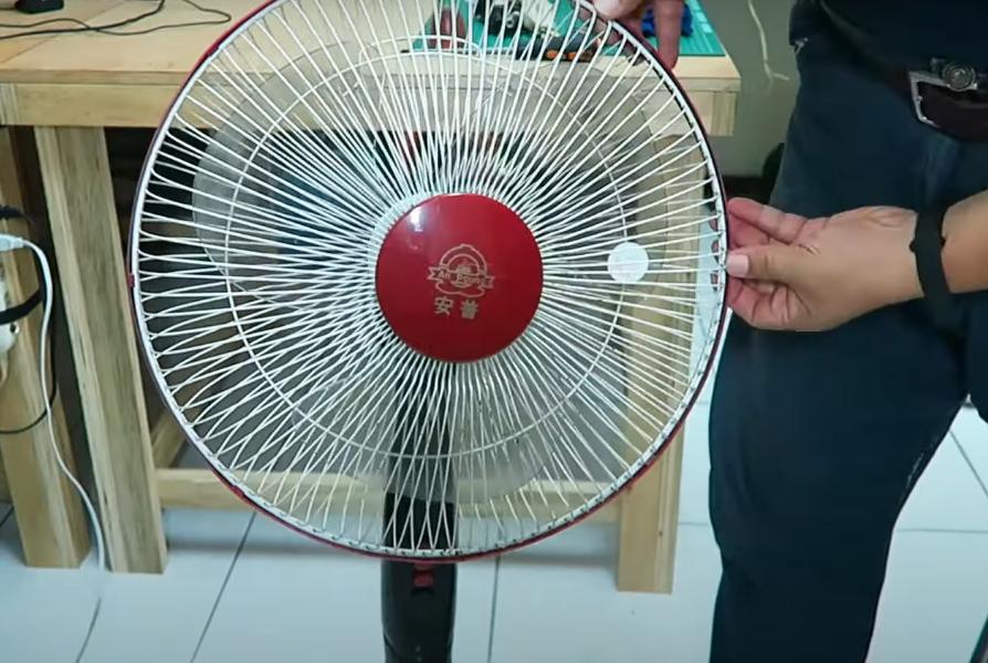 家用电风扇常见故障维修方法,立式电风扇怎么拆下来就坏了