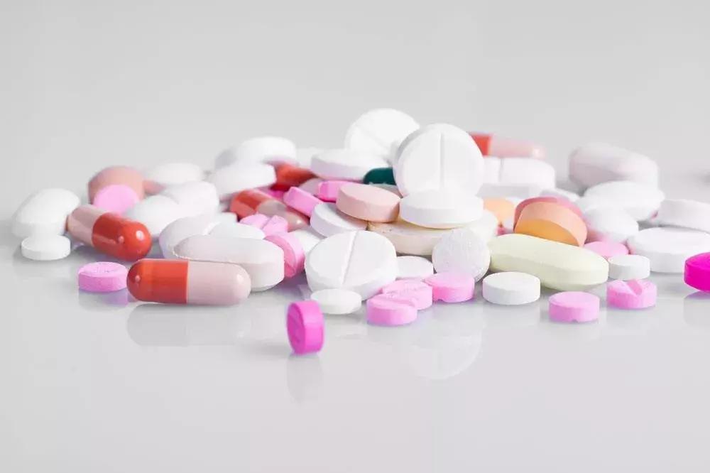 头皮痒头屑多脂溢性皮炎怎么解决,头皮油头屑大块还多脂溢性皮炎