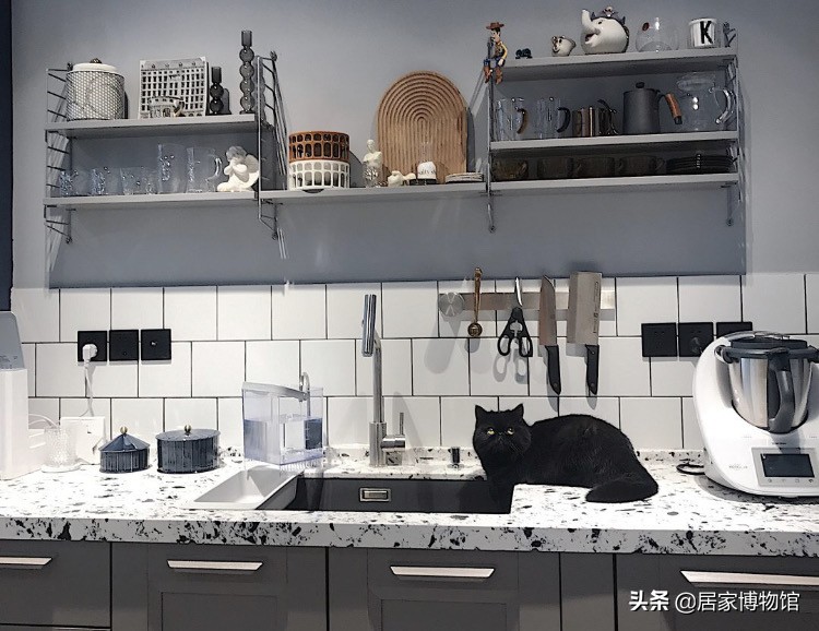 免打孔收纳神器到底好用吗,免打孔安装方便收纳整顿不占空间