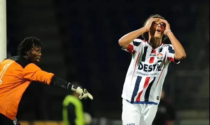 范戴克飞铲被队长教训,范戴克洗碗工客家人