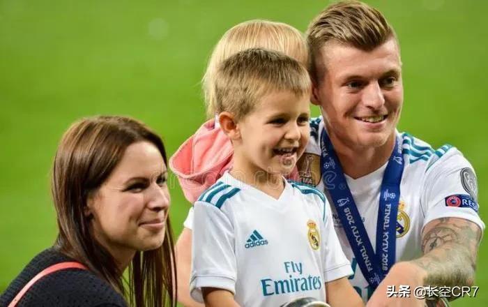 天下足球特别企划c罗救主,天下足球黄金十年最佳阵容