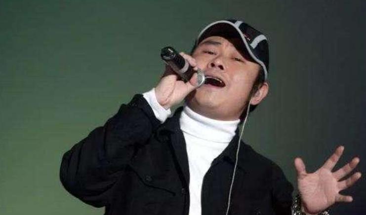 被那英嫌弃的刀郎如今怎么样了,曾被那英嘲讽的刀郎近照