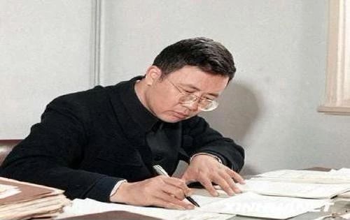 智商超过爱因斯坦的中国数学天才,爱因斯坦与顶级数学家