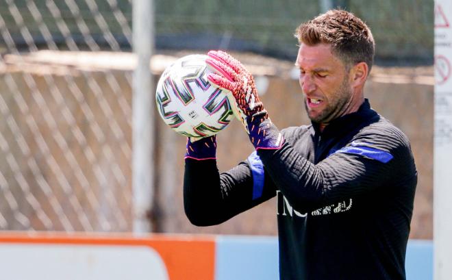 40岁老门将,38岁老足球队员