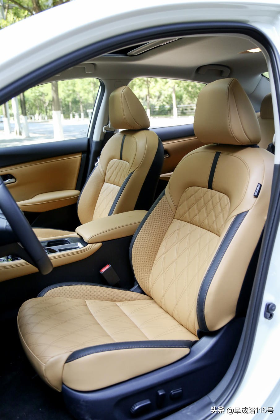 将朗逸赶下神坛自吸+CVT的佛系新轩逸躺着也能当第一