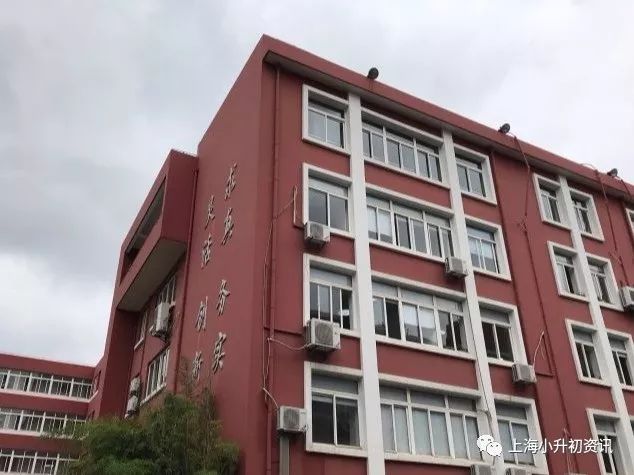 浦东这所学校堪称裸考之王！没有亲爹照顾，靠鸡血杀出一条路