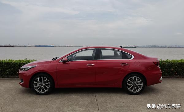 起亚k3自适应巡航系统试驾,配置高舒适度好几款车