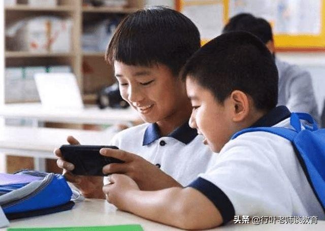 浙江：学校推销手机，校长本想大赚一笔，最后却是赔了夫人又折兵