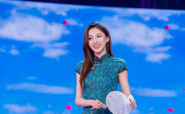 央视一姐曾比董卿还红的女人,央视主持人李红董卿谁更漂亮