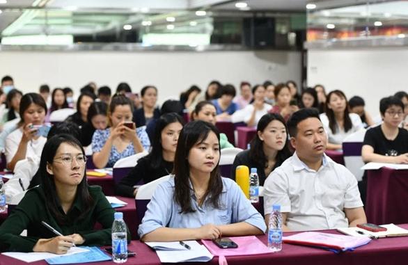 “民转公”时代到来，在职教师直接获得公办编制？教育部回应来了