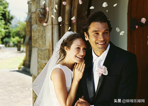 拍婚纱照全买还是只挑套餐,拍婚纱照与办酒席哪个好