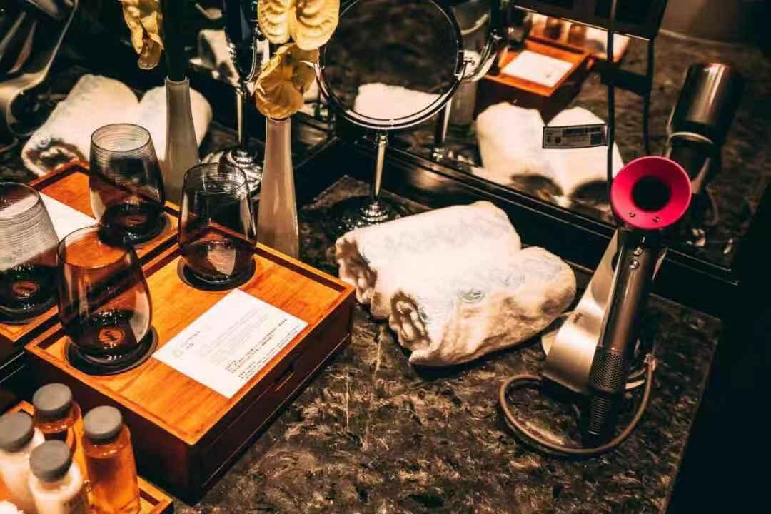 上海佘山世茂深坑全景,上海世茂深坑秘境主题乐园