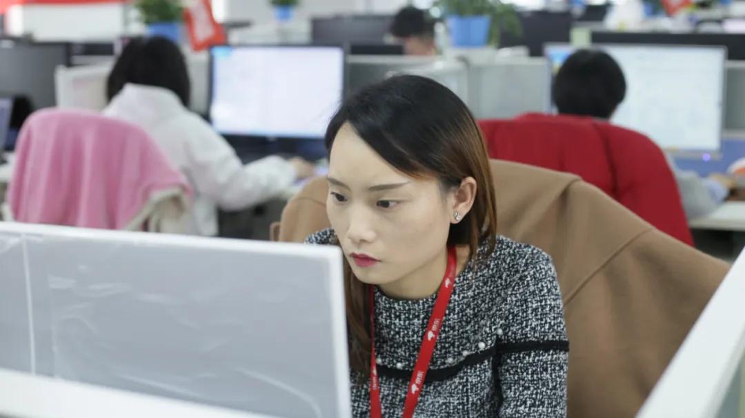 在京东当客服能不能养活自己,去京东做客服收入很低吗
