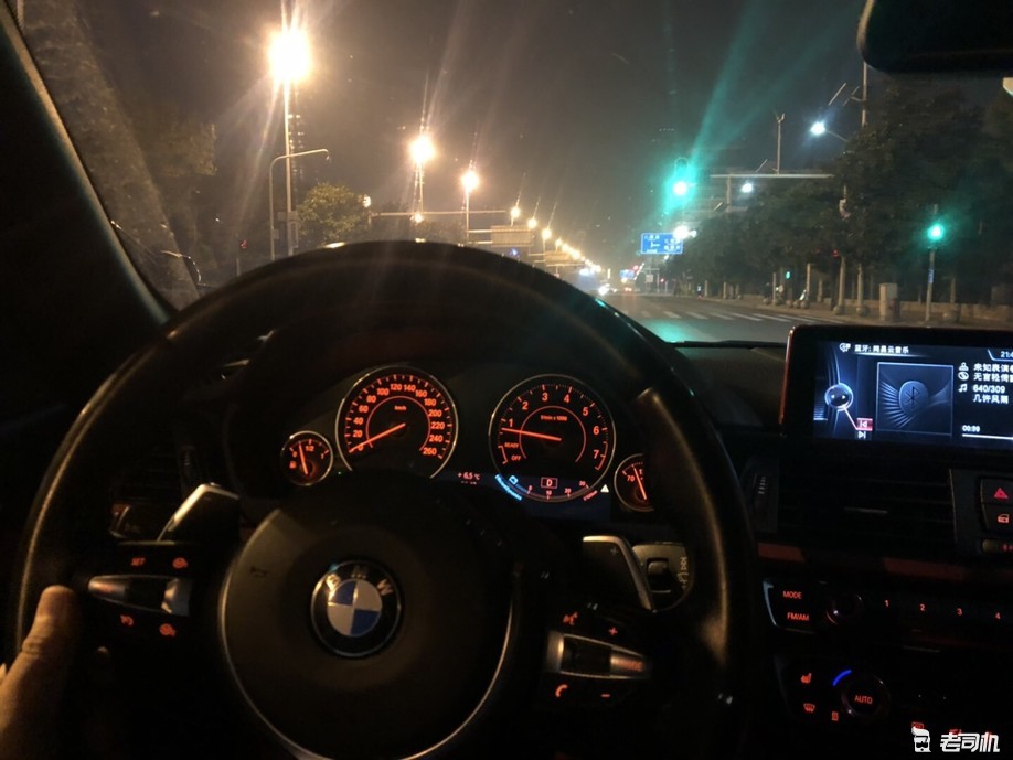 三十多万的428敞篷，当你打开敞篷的那刻，你拥有着她和蓝天