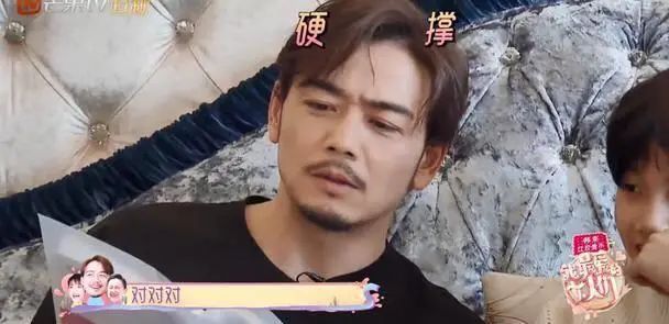 杨烁小包总露腹肌视频,小包总杨烁绯闻