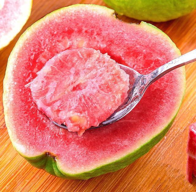 软糯香甜芭乐果大人孩子都喜欢吃,芭乐番石榴脆甜