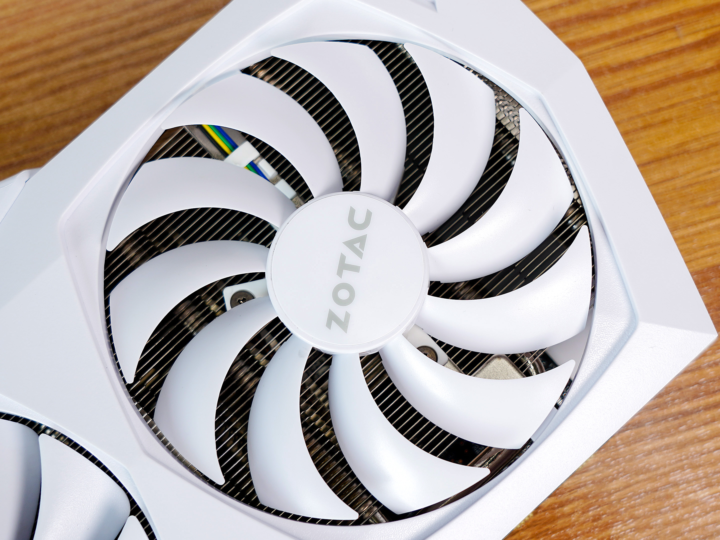 透得漂亮!灌篮高手主题的白色MATX主机，又热血又减压